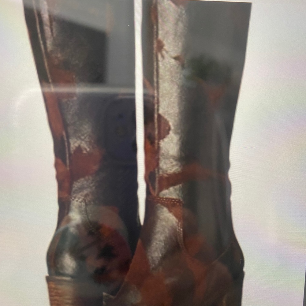DONALD J PLINER TARIA-81 boots SZ 7